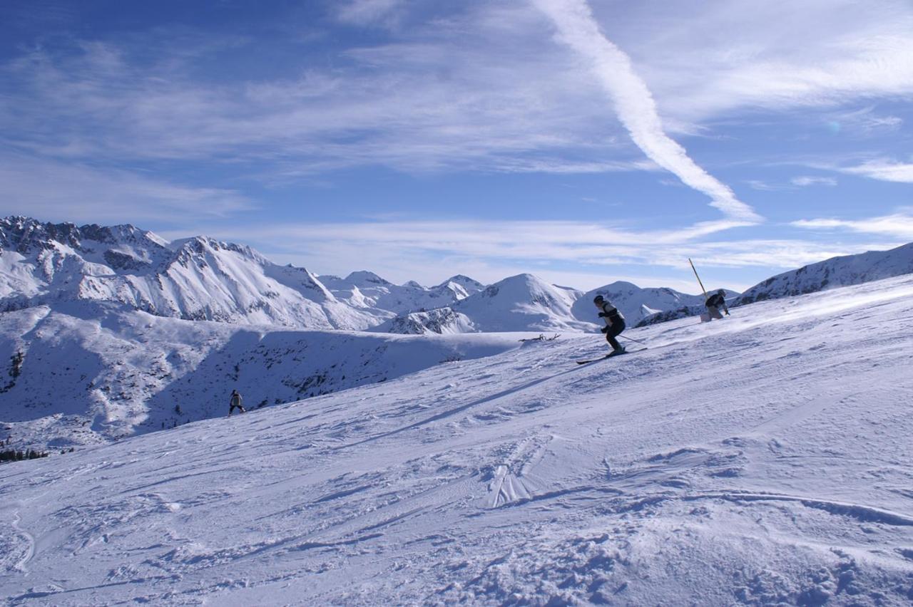בנסקו Skiing, Walking, Enjoying In Mountains מראה חיצוני תמונה
